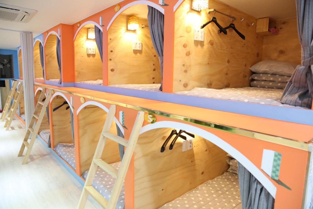 Coco Capsule Guesthouse Busan Esterno foto